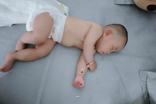 西藏宝宝总是摇头怎么回事